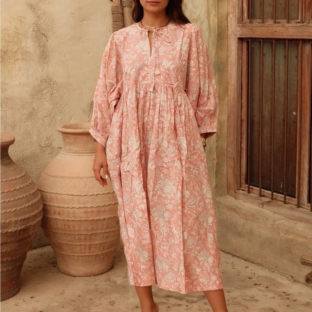 Relaxed Pink Floral Midi Dress with Keyhole Neck